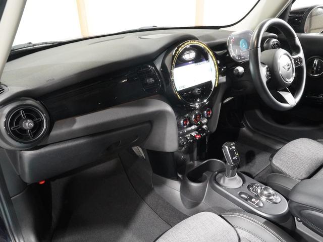 ＭＩＮＩ クーパーＳＤ　クラシック・トリム　禁煙車　ワンオーナー　クロス／レザレット　シートヒーター　純正ナビ　リアカメラ　前後障害物センサー　パーキングアシスト　ドライビングモード　アクティブクルコン　コンフォートアクセス　ＥＴＣ２．０整備付（15枚目）