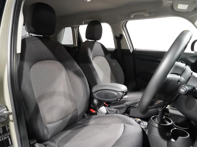 MINI クーパー コンフォートアクセス バックカメラ 前後障害物センサー パーキングアシスト ストレージコンパートメントパッケージ LEDヘッドライト/フォグランプ 純正ナビ ETC 整備付(5枚目)