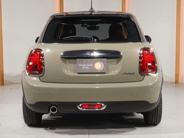 MINI クーパー コンフォートアクセス バックカメラ 前後障害物センサー パーキングアシスト ストレージコンパートメントパッケージ LEDヘッドライト/フォグランプ 純正ナビ ETC 整備付(9枚目)