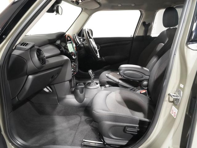 MINI クーパー コンフォートアクセス バックカメラ 前後障害物センサー パーキングアシスト ストレージコンパートメントパッケージ LEDヘッドライト/フォグランプ 純正ナビ ETC 整備付(12枚目)