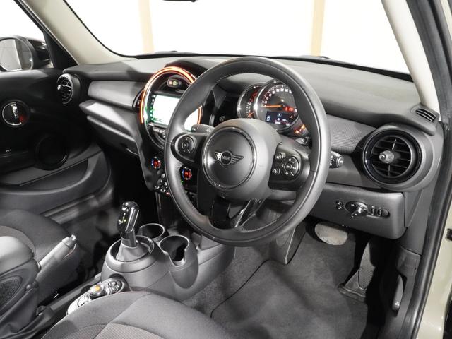 MINI クーパー コンフォートアクセス バックカメラ 前後障害物センサー パーキングアシスト ストレージコンパートメントパッケージ LEDヘッドライト/フォグランプ 純正ナビ ETC 整備付(16枚目)