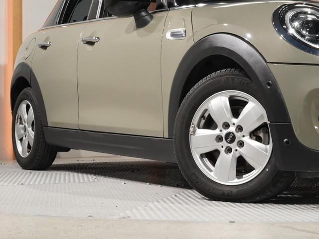 MINI クーパー コンフォートアクセス バックカメラ 前後障害物センサー パーキングアシスト ストレージコンパートメントパッケージ LEDヘッドライト/フォグランプ 純正ナビ ETC 整備付(20枚目)