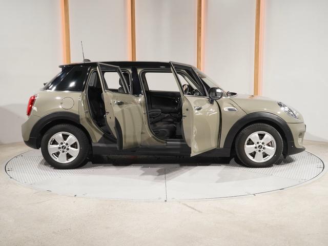 MINI クーパー コンフォートアクセス バックカメラ 前後障害物センサー パーキングアシスト ストレージコンパートメントパッケージ LEDヘッドライト/フォグランプ 純正ナビ ETC 整備付(24枚目)