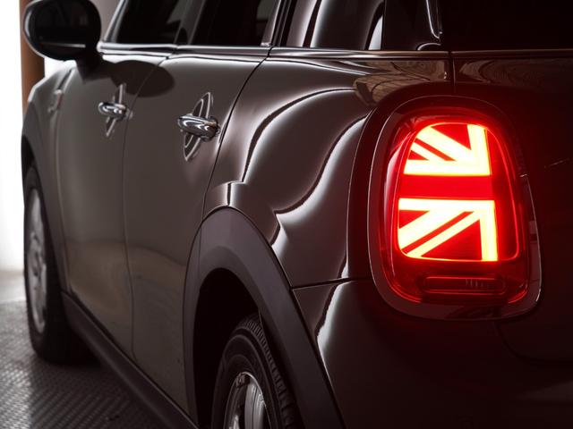 MINI クーパー コンフォートアクセス バックカメラ 前後障害物センサー パーキングアシスト ストレージコンパートメントパッケージ LEDヘッドライト/フォグランプ 純正ナビ ETC 整備付(39枚目)