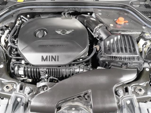 ＭＩＮＩ ジョンクーパーワークス　禁煙車　アクティブクルコン　バックカメラ　リア障害物センサー　コンフォートアクセス　衝突軽減ブレーキ　ヘッドアップディスプレイ　ストレージコンパートメントパッケージ　純正ナビ　ＥＴＣ２．０　整備付（7枚目）