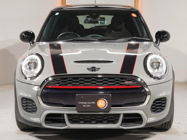 ＭＩＮＩ ジョンクーパーワークス　禁煙車　アクティブクルコン　バックカメラ　リア障害物センサー　コンフォートアクセス　衝突軽減ブレーキ　ヘッドアップディスプレイ　ストレージコンパートメントパッケージ　純正ナビ　ＥＴＣ２．０　整備付（8枚目）