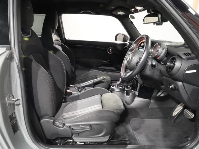 ＭＩＮＩ ジョンクーパーワークス　禁煙車　アクティブクルコン　バックカメラ　リア障害物センサー　コンフォートアクセス　衝突軽減ブレーキ　ヘッドアップディスプレイ　ストレージコンパートメントパッケージ　純正ナビ　ＥＴＣ２．０　整備付（13枚目）