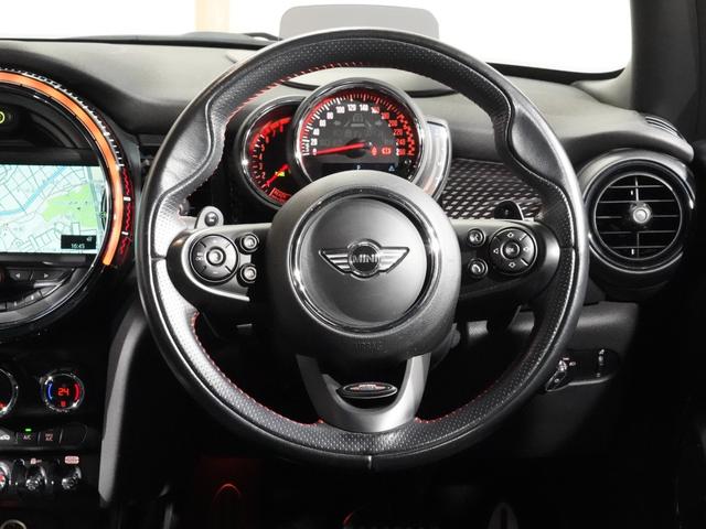 ＭＩＮＩ ジョンクーパーワークス　禁煙車　アクティブクルコン　バックカメラ　リア障害物センサー　コンフォートアクセス　衝突軽減ブレーキ　ヘッドアップディスプレイ　ストレージコンパートメントパッケージ　純正ナビ　ＥＴＣ２．０　整備付（17枚目）