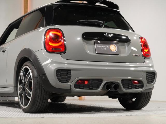 ＭＩＮＩ ジョンクーパーワークス　禁煙車　アクティブクルコン　バックカメラ　リア障害物センサー　コンフォートアクセス　衝突軽減ブレーキ　ヘッドアップディスプレイ　ストレージコンパートメントパッケージ　純正ナビ　ＥＴＣ２．０　整備付（26枚目）
