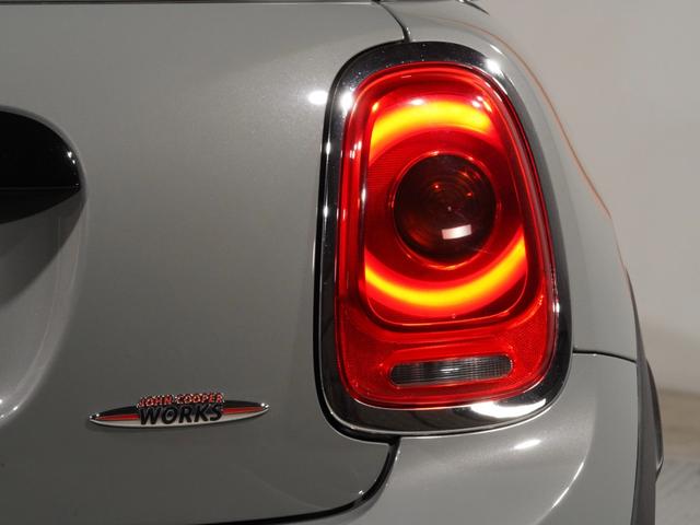 ＭＩＮＩ ジョンクーパーワークス　禁煙車　アクティブクルコン　バックカメラ　リア障害物センサー　コンフォートアクセス　衝突軽減ブレーキ　ヘッドアップディスプレイ　ストレージコンパートメントパッケージ　純正ナビ　ＥＴＣ２．０　整備付（27枚目）