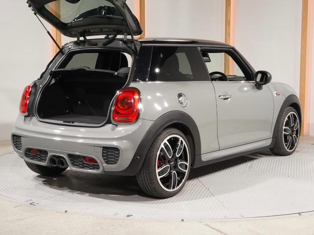 ＭＩＮＩ ジョンクーパーワークス　禁煙車　アクティブクルコン　バックカメラ　リア障害物センサー　コンフォートアクセス　衝突軽減ブレーキ　ヘッドアップディスプレイ　ストレージコンパートメントパッケージ　純正ナビ　ＥＴＣ２．０　整備付（28枚目）
