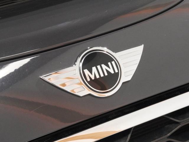 ＭＩＮＩ クーパーＳ　リアビューカメラ　コンフォートアクセス　ストレージコンパートメントパッケージ　レザーステアリング　１７インチアルミホイール　ＬＥＤヘッドライト／フォグランプ　純正ナビ　ＥＴＣ２．０　整備付（22枚目）