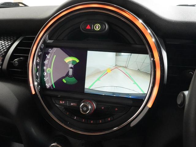 ＭＩＮＩ クーパーＳ　禁煙車　バックカメラ　前後障害物センサー　パーキングアシスト　ストレージコンパートメント　ドライビングモード　コンフォートアクセス　ＣＡＢＡＮＡ　アクティブクルコン　純正ナビ　ＥＴＣ２．０　整備付（6枚目）