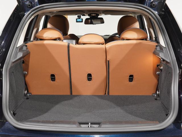 ＭＩＮＩ クーパーＳ　禁煙車　バックカメラ　前後障害物センサー　パーキングアシスト　ストレージコンパートメント　ドライビングモード　コンフォートアクセス　ＣＡＢＡＮＡ　アクティブクルコン　純正ナビ　ＥＴＣ２．０　整備付（29枚目）