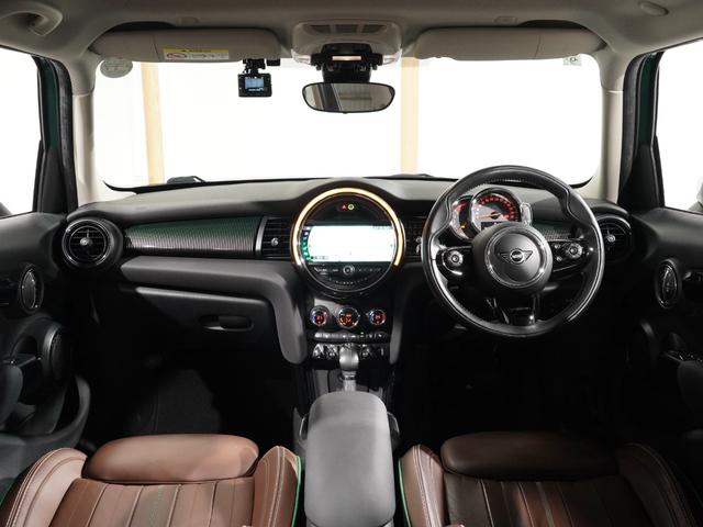 ＭＩＮＩ クーパーＤ　６０イヤーズエディション　限定車　禁煙車　専用装備　レザーシート　シートヒーター　クルコン　パーキングアシスト　コンフォートアクセス　バックカメラ　前後障害物センサー　ＬＥＤヘッドライト／フォグランプ　ＥＴＣ　整備付（4枚目）