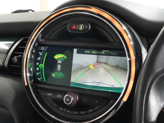 ＭＩＮＩ クーパーＤ　６０イヤーズエディション　限定車　禁煙車　専用装備　レザーシート　シートヒーター　クルコン　パーキングアシスト　コンフォートアクセス　バックカメラ　前後障害物センサー　ＬＥＤヘッドライト／フォグランプ　ＥＴＣ　整備付（6枚目）