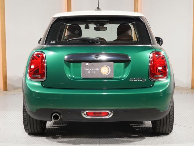 ＭＩＮＩ クーパーＤ　６０イヤーズエディション　限定車　禁煙車　専用装備　レザーシート　シートヒーター　クルコン　パーキングアシスト　コンフォートアクセス　バックカメラ　前後障害物センサー　ＬＥＤヘッドライト／フォグランプ　ＥＴＣ　整備付（9枚目）