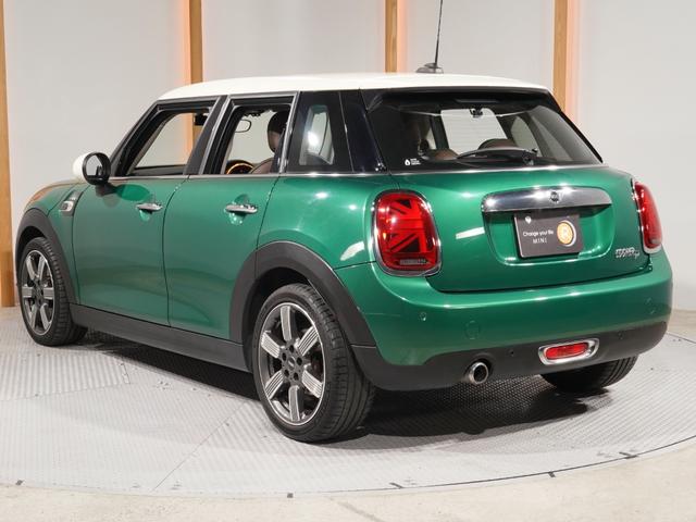 ＭＩＮＩ クーパーＤ　６０イヤーズエディション　限定車　禁煙車　専用装備　レザーシート　シートヒーター　クルコン　パーキングアシスト　コンフォートアクセス　バックカメラ　前後障害物センサー　ＬＥＤヘッドライト／フォグランプ　ＥＴＣ　整備付（10枚目）