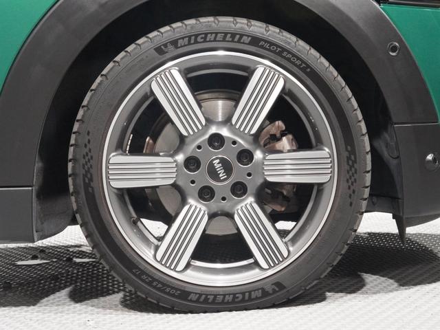ＭＩＮＩ クーパーＤ　６０イヤーズエディション　限定車　禁煙車　専用装備　レザーシート　シートヒーター　クルコン　パーキングアシスト　コンフォートアクセス　バックカメラ　前後障害物センサー　ＬＥＤヘッドライト／フォグランプ　ＥＴＣ　整備付（11枚目）