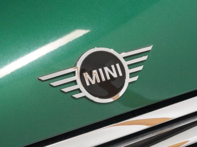 ＭＩＮＩ クーパーＤ　６０イヤーズエディション　限定車　禁煙車　専用装備　レザーシート　シートヒーター　クルコン　パーキングアシスト　コンフォートアクセス　バックカメラ　前後障害物センサー　ＬＥＤヘッドライト／フォグランプ　ＥＴＣ　整備付（22枚目）