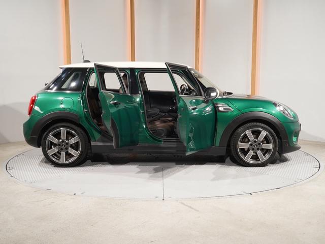 ＭＩＮＩ クーパーＤ　６０イヤーズエディション　限定車　禁煙車　専用装備　レザーシート　シートヒーター　クルコン　パーキングアシスト　コンフォートアクセス　バックカメラ　前後障害物センサー　ＬＥＤヘッドライト／フォグランプ　ＥＴＣ　整備付（24枚目）