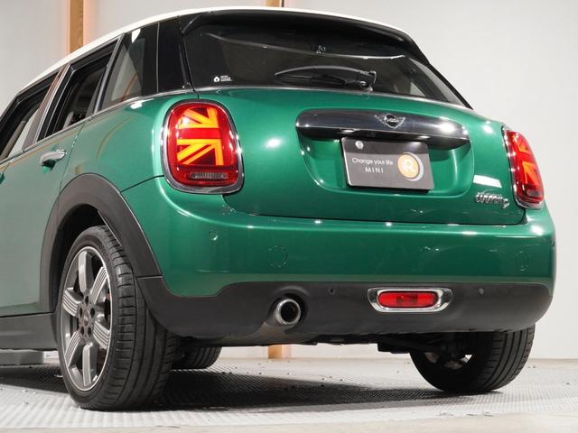 ＭＩＮＩ クーパーＤ　６０イヤーズエディション　限定車　禁煙車　専用装備　レザーシート　シートヒーター　クルコン　パーキングアシスト　コンフォートアクセス　バックカメラ　前後障害物センサー　ＬＥＤヘッドライト／フォグランプ　ＥＴＣ　整備付（26枚目）