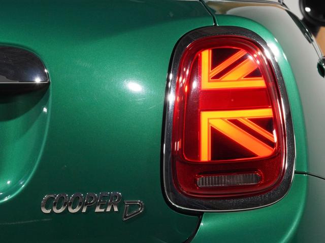 ＭＩＮＩ クーパーＤ　６０イヤーズエディション　限定車　禁煙車　専用装備　レザーシート　シートヒーター　クルコン　パーキングアシスト　コンフォートアクセス　バックカメラ　前後障害物センサー　ＬＥＤヘッドライト／フォグランプ　ＥＴＣ　整備付（27枚目）