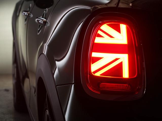 ＭＩＮＩ クーパーＤ　６０イヤーズエディション　限定車　禁煙車　専用装備　レザーシート　シートヒーター　クルコン　パーキングアシスト　コンフォートアクセス　バックカメラ　前後障害物センサー　ＬＥＤヘッドライト／フォグランプ　ＥＴＣ　整備付（39枚目）