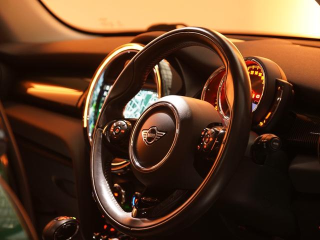 ＭＩＮＩ クーパーＤ　６０イヤーズエディション　限定車　禁煙車　専用装備　レザーシート　シートヒーター　クルコン　パーキングアシスト　コンフォートアクセス　バックカメラ　前後障害物センサー　ＬＥＤヘッドライト／フォグランプ　ＥＴＣ　整備付（40枚目）