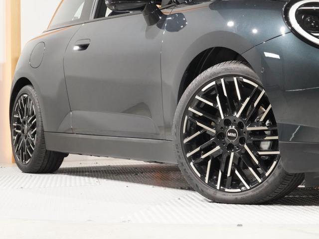 ＭＩＮＩ クーパーＳＥ　フェイバリット・トリム　禁煙車　ベスキンシート　シート＆ハンドルヒーター　バックカメラ　前後障害物センサー　レーンキーピングアシスト　後車衝突警告　ＡｐｐｌｅＣａｒＰｌａｙ　ヘッドアップディスプレイ　純正ナビ　ＥＴＣ２．０（21枚目）