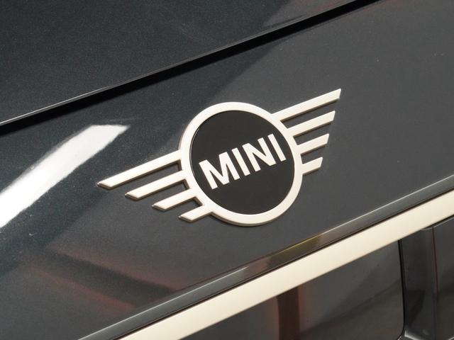 ＭＩＮＩ クーパーＳＥ　フェイバリット・トリム　禁煙車　ベスキンシート　シート＆ハンドルヒーター　バックカメラ　前後障害物センサー　レーンキーピングアシスト　後車衝突警告　ＡｐｐｌｅＣａｒＰｌａｙ　ヘッドアップディスプレイ　純正ナビ　ＥＴＣ２．０（23枚目）