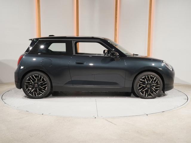 ＭＩＮＩ クーパーＳＥ　フェイバリット・トリム　禁煙車　ベスキンシート　シート＆ハンドルヒーター　バックカメラ　前後障害物センサー　レーンキーピングアシスト　後車衝突警告　ＡｐｐｌｅＣａｒＰｌａｙ　ヘッドアップディスプレイ　純正ナビ　ＥＴＣ２．０（24枚目）