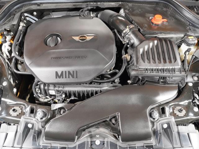 ＭＩＮＩ クーパー　禁煙車　コンフォートアクセス　バックカメラ　リア障害物センサー　ＬＥＤヘッドライト／フォグランプ　ホワイトターンシグナルライト　ストレージコンパートメントパッケージ　純正ナビ　ＥＴＣ　整備付（7枚目）