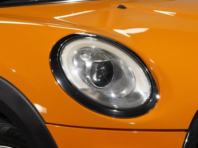 ＭＩＮＩ クーパー　禁煙車　コンフォートアクセス　バックカメラ　リア障害物センサー　ＬＥＤヘッドライト／フォグランプ　ホワイトターンシグナルライト　ストレージコンパートメントパッケージ　純正ナビ　ＥＴＣ　整備付（21枚目）