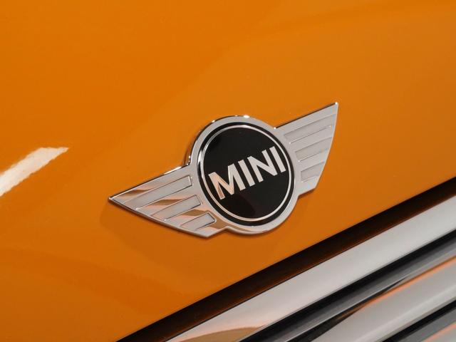 ＭＩＮＩ クーパー　禁煙車　コンフォートアクセス　バックカメラ　リア障害物センサー　ＬＥＤヘッドライト／フォグランプ　ホワイトターンシグナルライト　ストレージコンパートメントパッケージ　純正ナビ　ＥＴＣ　整備付（22枚目）