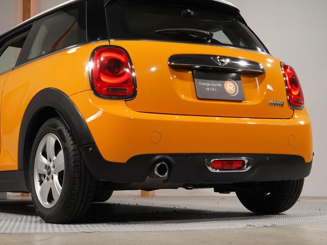 ＭＩＮＩ クーパー　禁煙車　コンフォートアクセス　バックカメラ　リア障害物センサー　ＬＥＤヘッドライト／フォグランプ　ホワイトターンシグナルライト　ストレージコンパートメントパッケージ　純正ナビ　ＥＴＣ　整備付（26枚目）