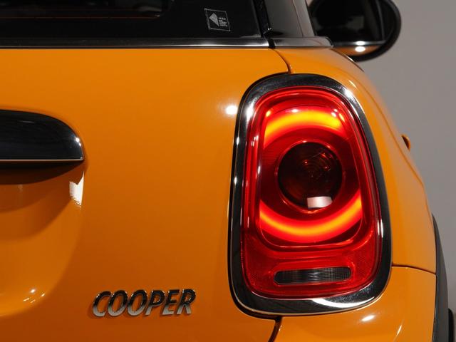 ＭＩＮＩ クーパー　禁煙車　コンフォートアクセス　バックカメラ　リア障害物センサー　ＬＥＤヘッドライト／フォグランプ　ホワイトターンシグナルライト　ストレージコンパートメントパッケージ　純正ナビ　ＥＴＣ　整備付（27枚目）
