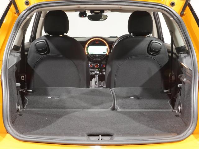 ＭＩＮＩ クーパー　禁煙車　コンフォートアクセス　バックカメラ　リア障害物センサー　ＬＥＤヘッドライト／フォグランプ　ホワイトターンシグナルライト　ストレージコンパートメントパッケージ　純正ナビ　ＥＴＣ　整備付（31枚目）