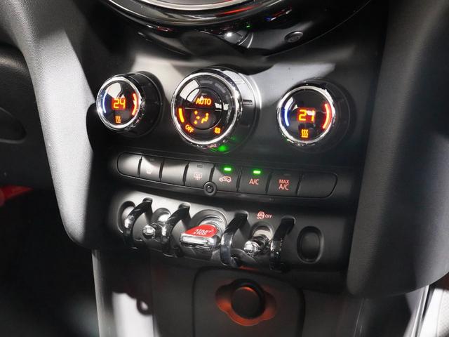 ＭＩＮＩ クーパー　禁煙車　コンフォートアクセス　バックカメラ　リア障害物センサー　ＬＥＤヘッドライト／フォグランプ　ホワイトターンシグナルライト　ストレージコンパートメントパッケージ　純正ナビ　ＥＴＣ　整備付（35枚目）
