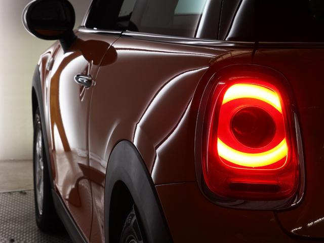 ＭＩＮＩ クーパー　禁煙車　コンフォートアクセス　バックカメラ　リア障害物センサー　ＬＥＤヘッドライト／フォグランプ　ホワイトターンシグナルライト　ストレージコンパートメントパッケージ　純正ナビ　ＥＴＣ　整備付（38枚目）