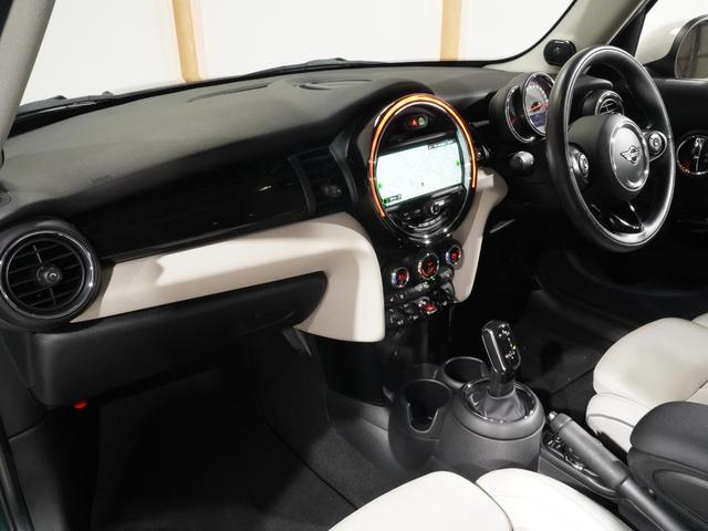 ＭＩＮＩ クーパー　ワンオーナー　レザーシート　シートヒーター　ｈａｒｍａｎ／ｋａｒｄｏｎ　コンフォートアクセス　バックカメラ　前後障害物センサー　パーキングアシスト　ＬＥＤヘッドライト　純正ナビ　ＥＴＣ　整備付（15枚目）