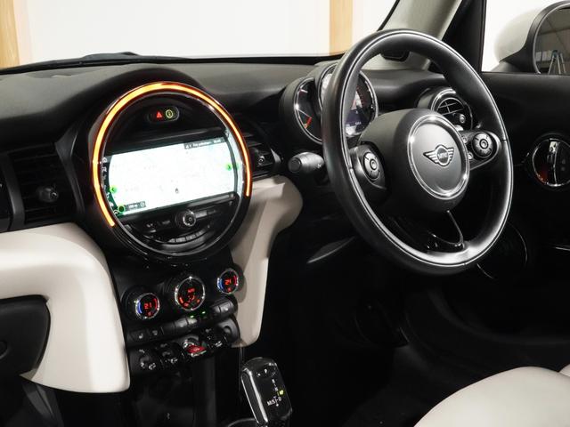 ＭＩＮＩ クーパー　ワンオーナー　レザーシート　シートヒーター　ｈａｒｍａｎ／ｋａｒｄｏｎ　コンフォートアクセス　バックカメラ　前後障害物センサー　パーキングアシスト　ＬＥＤヘッドライト　純正ナビ　ＥＴＣ　整備付（18枚目）