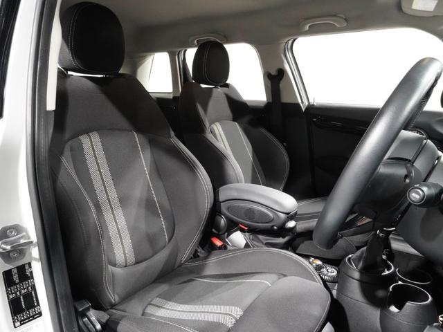 ＭＩＮＩ クーパーＳＤ　禁煙車　ヘッドアップディスプレイ　ＡｐｐｌｅＣａｒＰｌａｙ　ワイヤレスチャージ　純正ナビ　パーキングアシスト　リアカメラ　前後障害物センサー　アクティブクルコン　ドライビングモード　ＥＴＣ２．０整備付（5枚目）