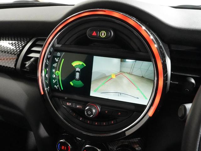 ＭＩＮＩ クーパーＳＤ　禁煙車　ヘッドアップディスプレイ　ＡｐｐｌｅＣａｒＰｌａｙ　ワイヤレスチャージ　純正ナビ　パーキングアシスト　リアカメラ　前後障害物センサー　アクティブクルコン　ドライビングモード　ＥＴＣ２．０整備付（6枚目）