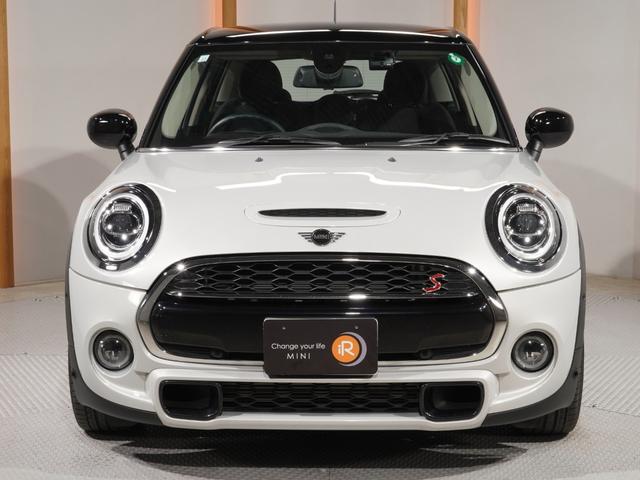 ＭＩＮＩ クーパーＳＤ　禁煙車　ヘッドアップディスプレイ　ＡｐｐｌｅＣａｒＰｌａｙ　ワイヤレスチャージ　純正ナビ　パーキングアシスト　リアカメラ　前後障害物センサー　アクティブクルコン　ドライビングモード　ＥＴＣ２．０整備付（8枚目）