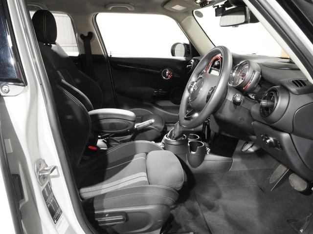 ＭＩＮＩ クーパーＳＤ　禁煙車　ヘッドアップディスプレイ　ＡｐｐｌｅＣａｒＰｌａｙ　ワイヤレスチャージ　純正ナビ　パーキングアシスト　リアカメラ　前後障害物センサー　アクティブクルコン　ドライビングモード　ＥＴＣ２．０整備付（13枚目）