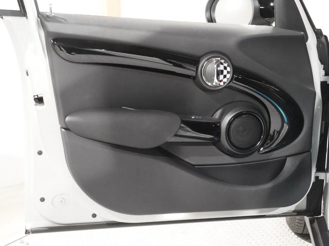 ＭＩＮＩ クーパーＳＤ　禁煙車　ヘッドアップディスプレイ　ＡｐｐｌｅＣａｒＰｌａｙ　ワイヤレスチャージ　純正ナビ　パーキングアシスト　リアカメラ　前後障害物センサー　アクティブクルコン　ドライビングモード　ＥＴＣ２．０整備付（14枚目）