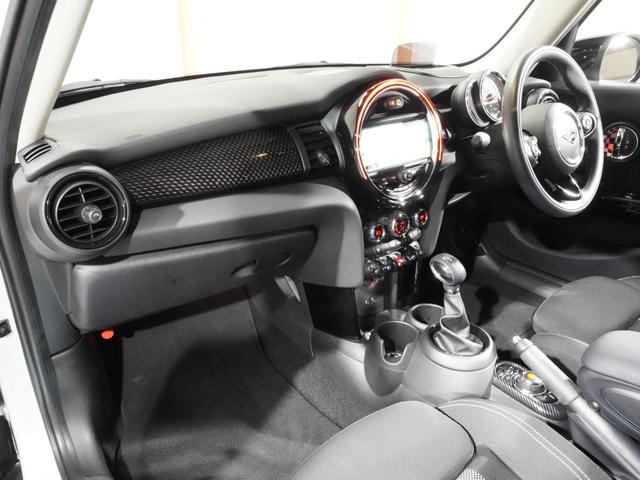 ＭＩＮＩ クーパーＳＤ　禁煙車　ヘッドアップディスプレイ　ＡｐｐｌｅＣａｒＰｌａｙ　ワイヤレスチャージ　純正ナビ　パーキングアシスト　リアカメラ　前後障害物センサー　アクティブクルコン　ドライビングモード　ＥＴＣ２．０整備付（15枚目）
