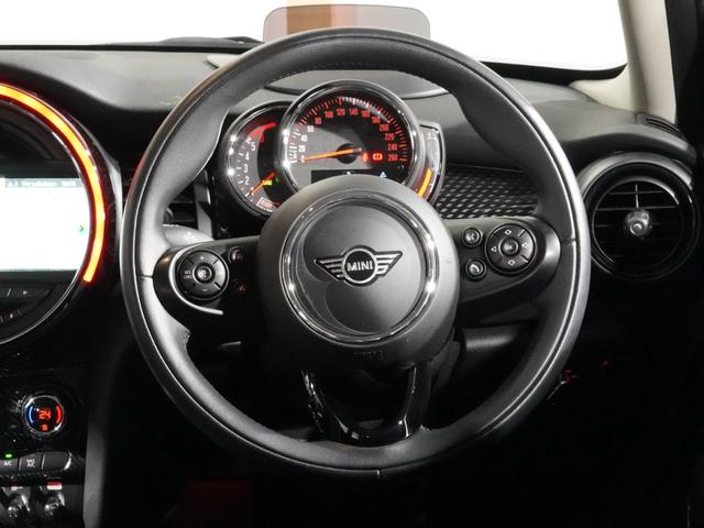 ＭＩＮＩ クーパーＳＤ　禁煙車　ヘッドアップディスプレイ　ＡｐｐｌｅＣａｒＰｌａｙ　ワイヤレスチャージ　純正ナビ　パーキングアシスト　リアカメラ　前後障害物センサー　アクティブクルコン　ドライビングモード　ＥＴＣ２．０整備付（17枚目）
