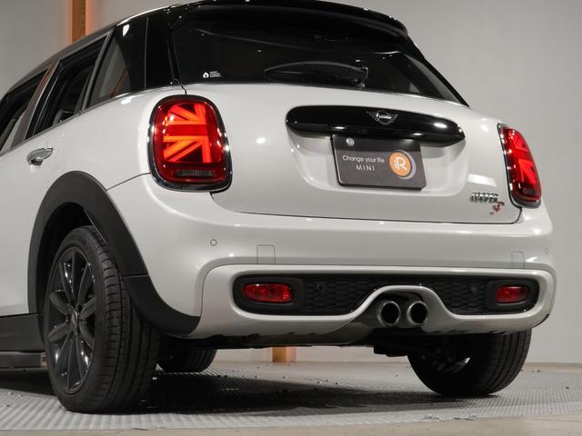 ＭＩＮＩ クーパーＳＤ　禁煙車　ヘッドアップディスプレイ　ＡｐｐｌｅＣａｒＰｌａｙ　ワイヤレスチャージ　純正ナビ　パーキングアシスト　リアカメラ　前後障害物センサー　アクティブクルコン　ドライビングモード　ＥＴＣ２．０整備付（26枚目）